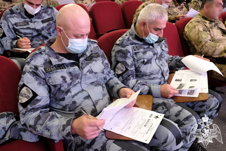 В Дагестане росгвардейцы написали «Диктант Победы»