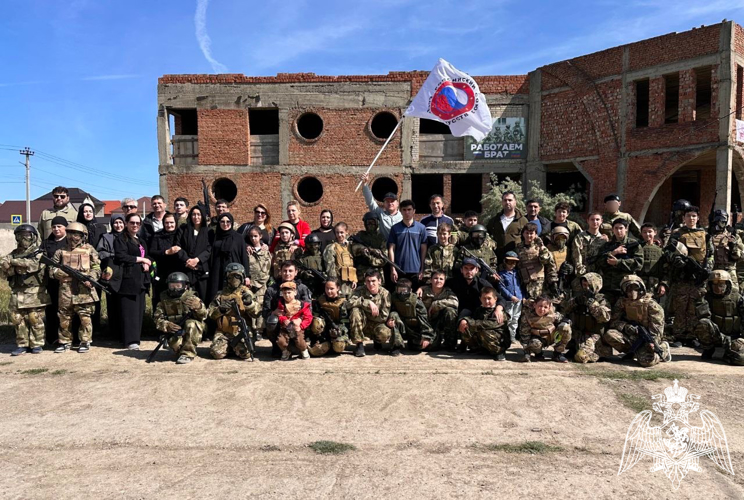 В Дагестане росгвардейцы приняли участие в военно-спортивном мероприятии для детей 