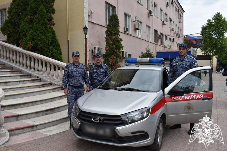 В Дагестане росгвардейцы задержали подозреваемого в краже денег