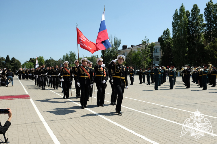 Росгвардейцы приняли участие в параде Победы в Каспийске