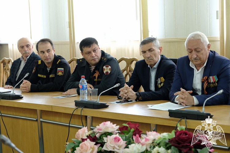 В Дагестане офицер Росгвардии принял участие в тематическом круглом столе 