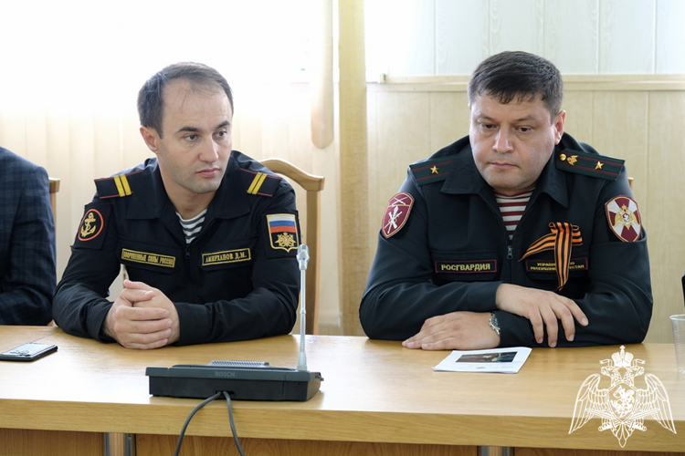 В Дагестане офицер Росгвардии принял участие в тематическом круглом столе 