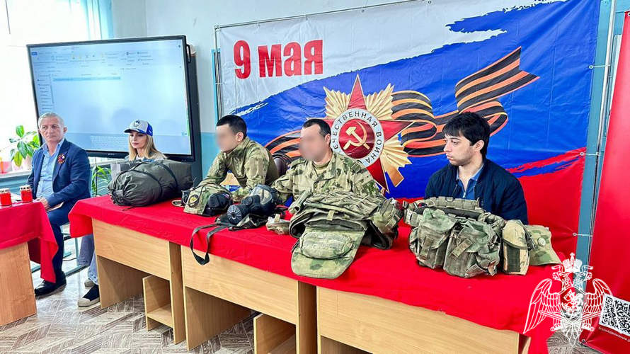 В Дагестане росгвардейцы провели для школьников занятия по начальной военной подготовке