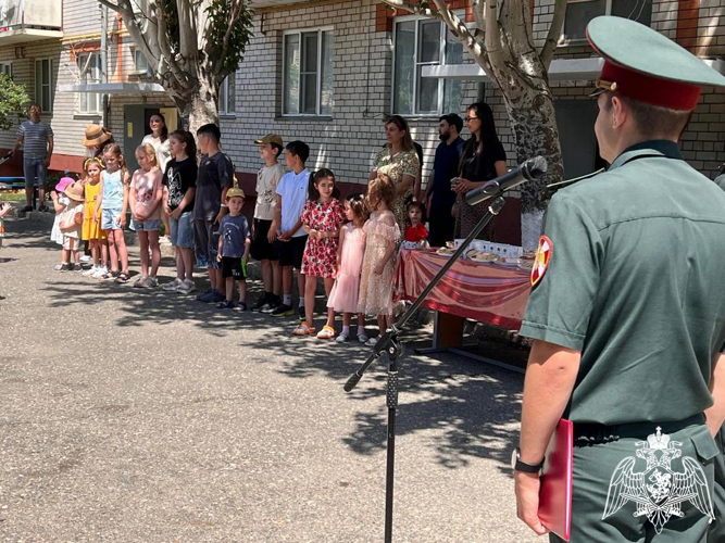 В Махачкале открыли новую детскую площадку для детей военнослужащих Росгвардии 