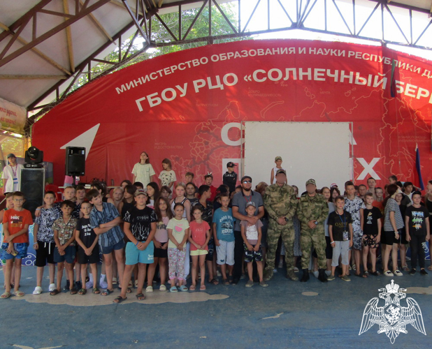 В Дагестане росгвардейцы встретились с детьми из Белгородской и Курской областей