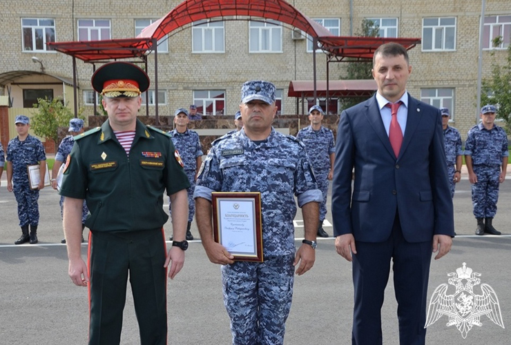Моторизованный полк махачкалинского соединения Росгвардии отметил 14-ю годовщину образования