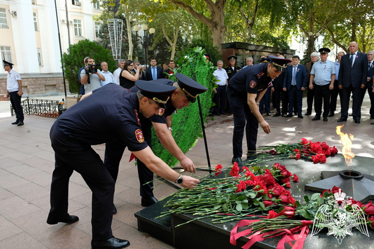 В Дагестане росгвардейцы почтили память коллег, погибших при исполнении служебного долга
