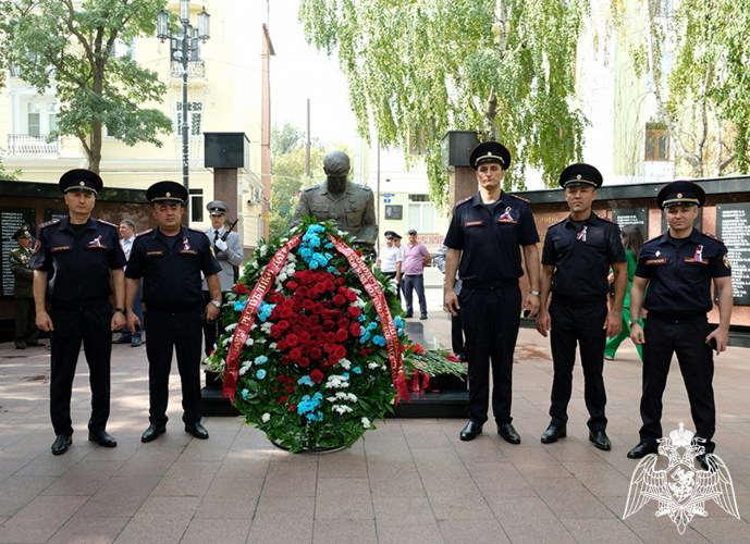 В Дагестане росгвардейцы почтили память коллег, погибших при исполнении служебного долга