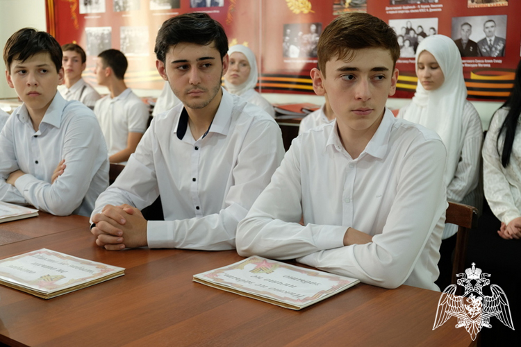 В Дагестане росгвардейцы организовали круглый стол, посвященный Дню солидарности в борьбе с терроризмом 