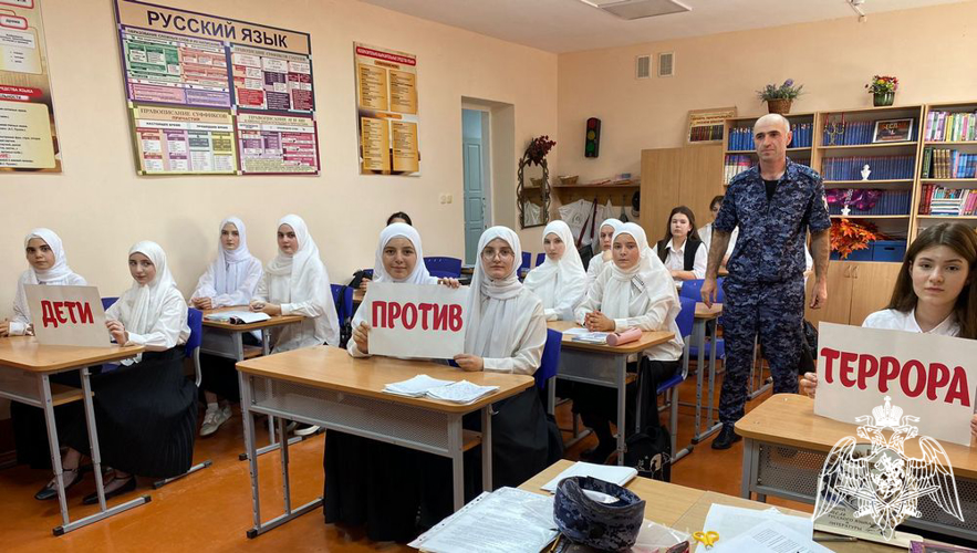Росгвардейцы в Дагестане присоединились к акции «Наш мир без террора!»