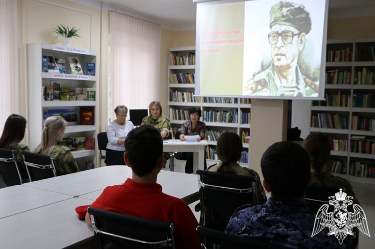 В Дагестане росгвардейцы провели тематическое мероприятие для учащихся профильных классов