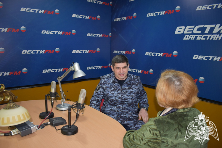 Офицер Росгвардии выступил в эфире дагестанского радио