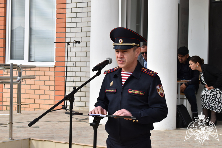 Мемориальную доску в память о погибшем росгвардейце установили в Дагестане