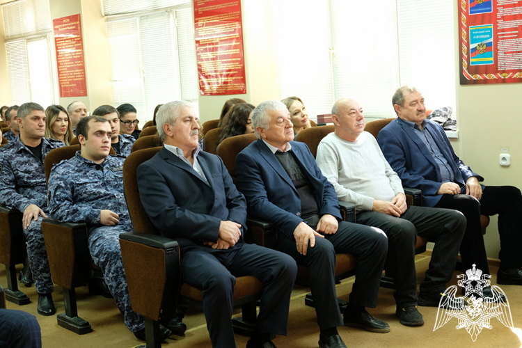 В Дагестане сотрудники вневедомственной охраны Росгвардии отметили профессиональный праздник