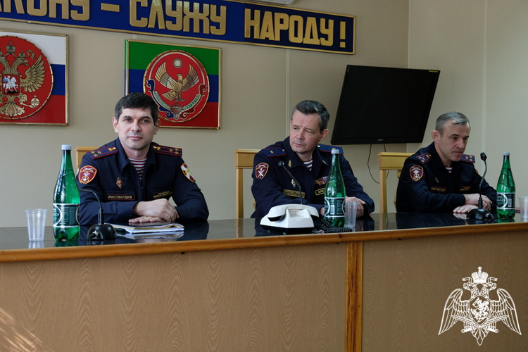 В Дагестане сотрудники вневедомственной охраны Росгвардии отметили профессиональный праздник