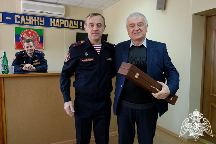 В Дагестане сотрудники вневедомственной охраны Росгвардии отметили профессиональный праздник