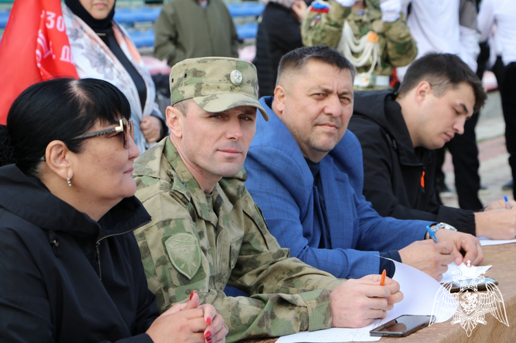 В Дагестане росгвардейцы оценили подготовку школьных знаменных групп 