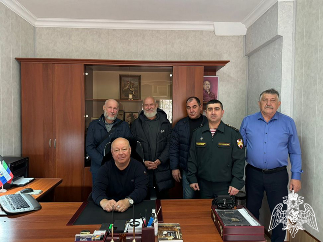 В махачкалинском соединении Росгвардии поздравили ветеранов службы