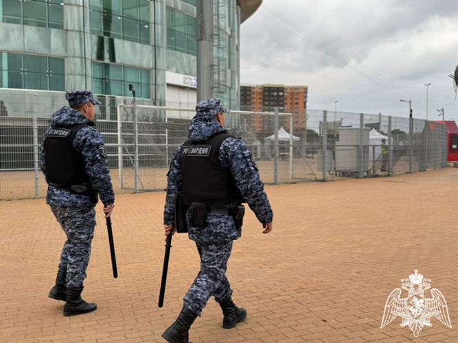 Росгвардейцы приняли участие в обеспечении правопорядка на футбольном матче Российской премьер-лиги в Дагестане