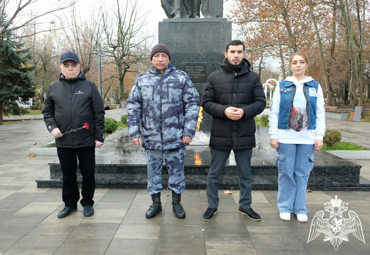 Росгвардейцы в Дагестане почтили память неизвестного солдата 