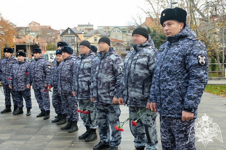 Росгвардейцы в Дагестане почтили память неизвестного солдата 