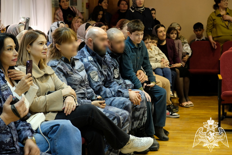 Акция Росгвардии «Дед Мороз специального назначения» стартовала в Дагестане