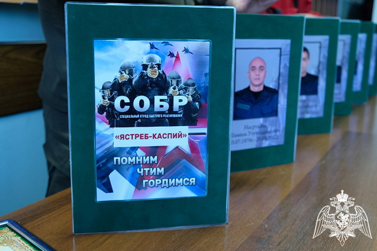 В Дагестане росгвардейцы поздравили учащихся профильных классов с наступающим Новым годом