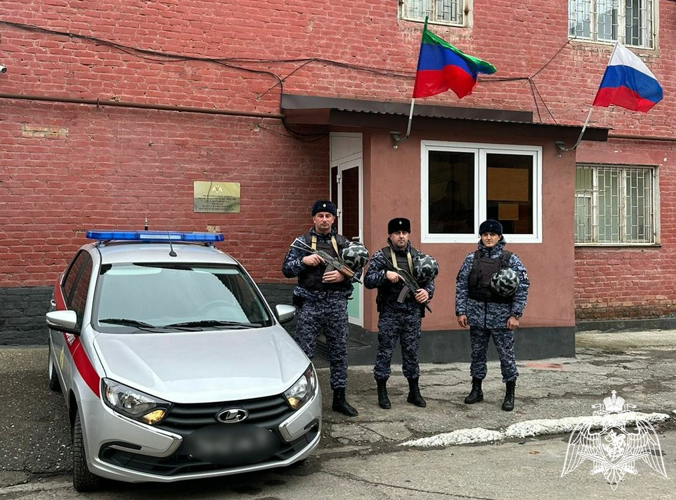 В Дагестане росгвардейцы задержали подозреваемого в хранении наркотиков 