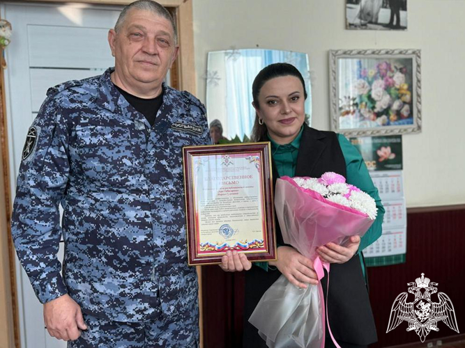 В Дагестане росгвардейцы поздравили журналистов с Днем российской печати 