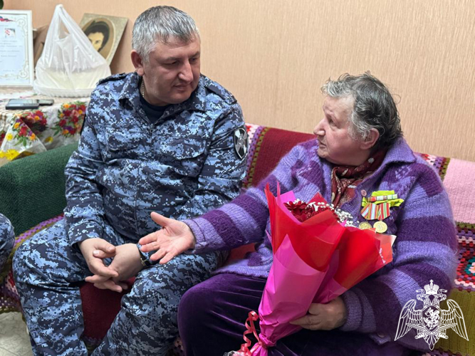 Росгвардейцы в Дагестане навестили блокадницу Ленинграда