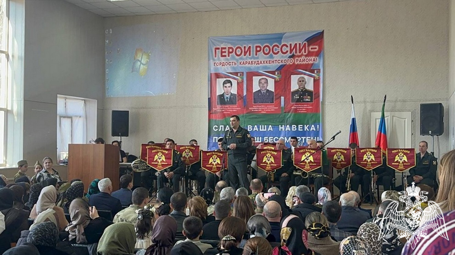 Военный оркестр Росгвардии провел концерты в Дагестане 