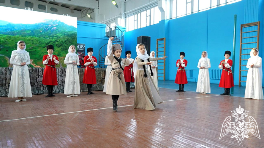 Мэр Махачкалы поздравил росгвардейцев с Днем защитника Отечества