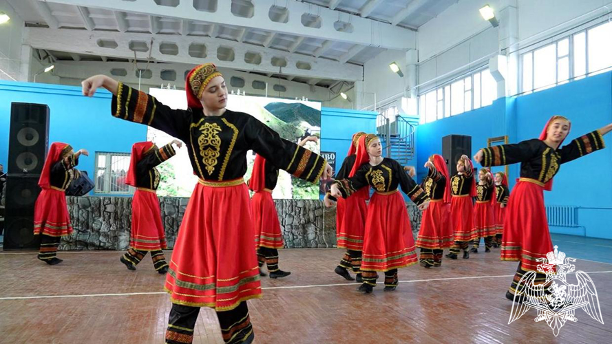 Мэр Махачкалы поздравил росгвардейцев с Днем защитника Отечества