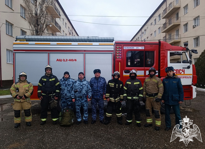 Росгвардейцы приняли участие в совместных с МЧС пожарно-тактических занятиях в Дагестане