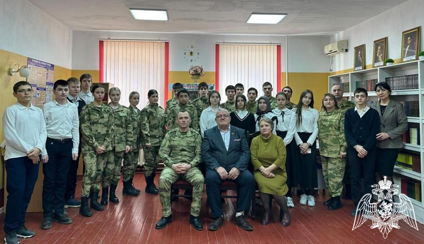 В Кизляре военнослужащие Росгвардии провели урок памяти