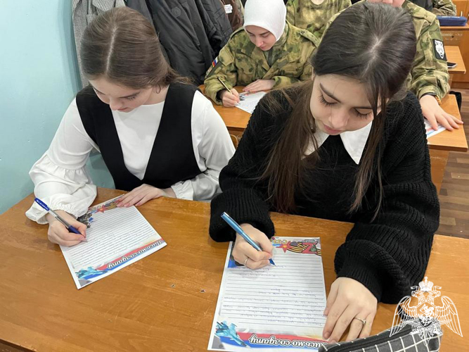 В Дагестане учащиеся класса Росгвардии поддержали всероссийскую акцию «Письмо солдату»