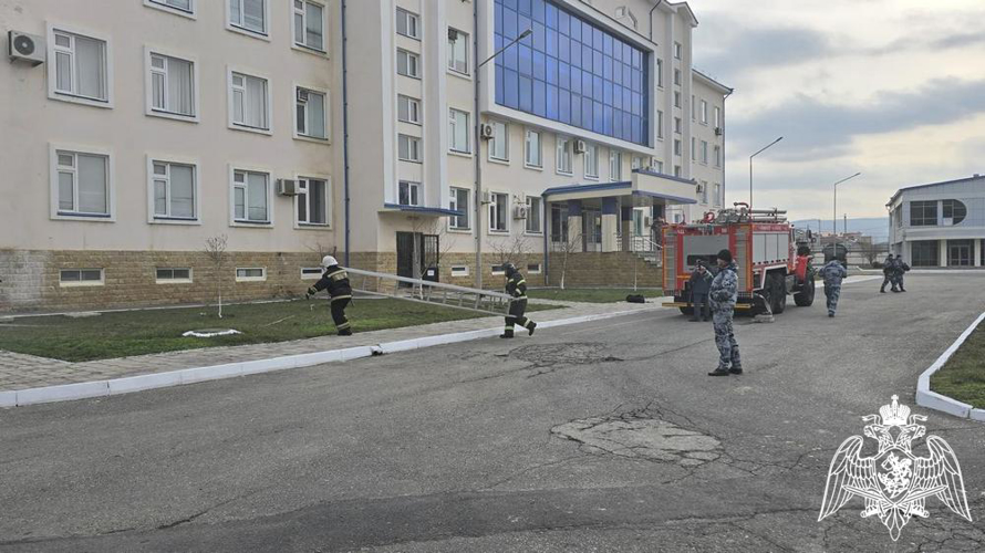Росгвардейцы приняли участие в совместных с МЧС пожарно-тактических занятиях в Дагестане