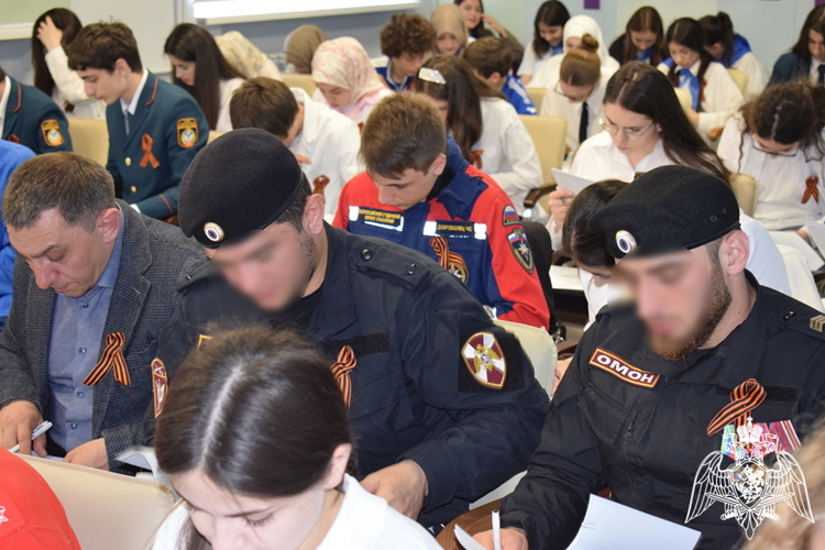 Росгвардейцы в Дагестане написали Диктант Победы