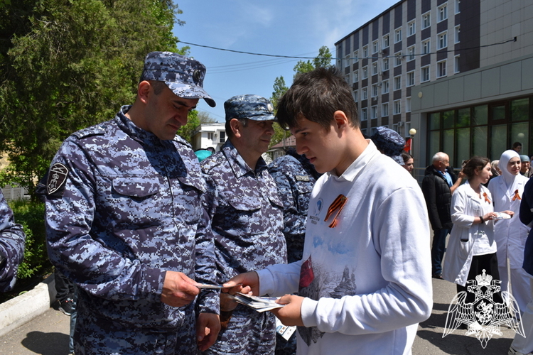 В Дагестане росгвардейцы поддержали акцию «Георгиевская ленточка»