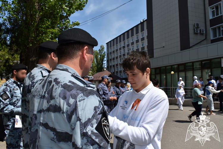 В Дагестане росгвардейцы поддержали акцию «Георгиевская ленточка»