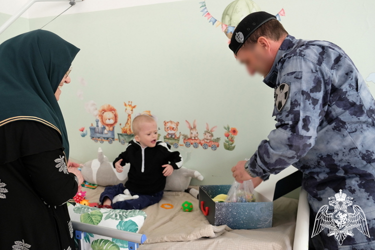 В Дагестане росгвардейцы посетили воспитанников социального учреждения 
