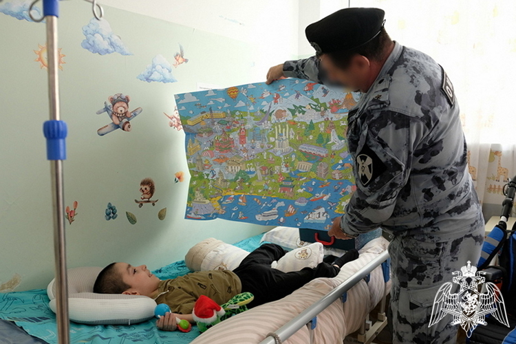 В Дагестане росгвардейцы посетили воспитанников социального учреждения 