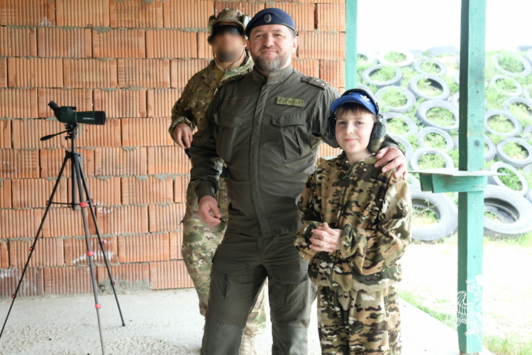 Мечту победившего онкологическое заболевание мальчика исполнили бойцы СОБР Росгвардии в Дагестане