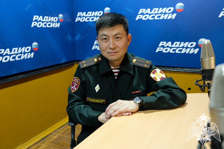 Офицер махачкалинского соединения Росгвардии выступил в эфире регионального радио 