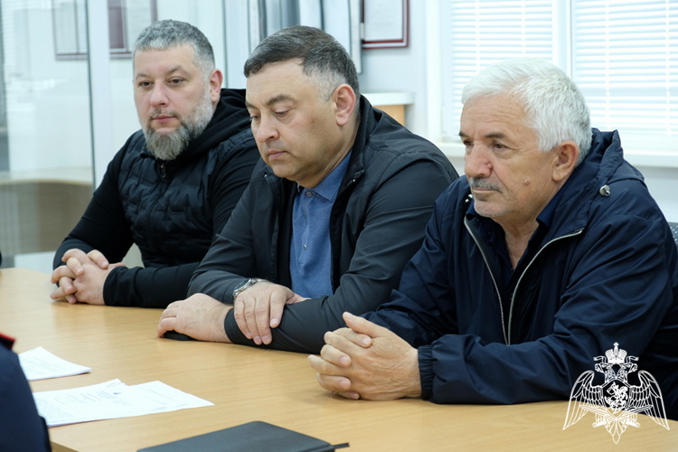 Вопросы обеспечения безопасности в период майских праздников в Дагестане обсудили на круглом столе в Центре лицензионно-разрешительной работы Росгвардии 