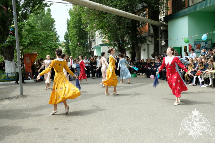 В Дагестане росгвардейцы провели персональный парад для ветерана Великой Отечественной войны