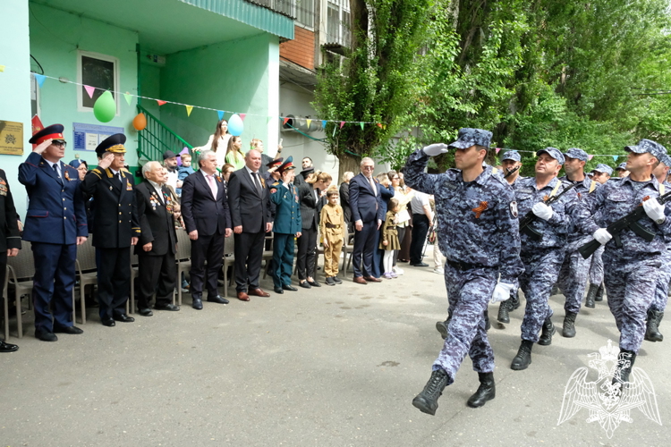 В Дагестане росгвардейцы провели персональный парад для ветерана Великой Отечественной войны