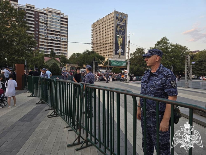 Росгвардейцы обеспечили правопорядок на праздновании Дня Конституции Республики Дагестан