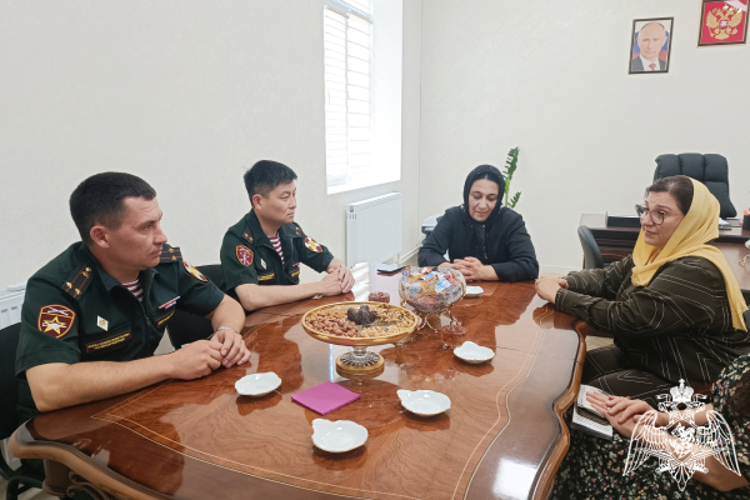 В Дагестане росгвардейцы провели встречу с педагогами колледжа имени Руслана Примова