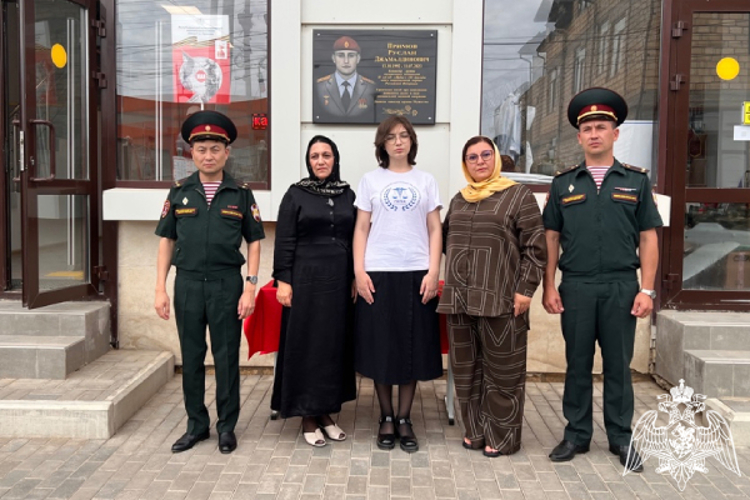 В Дагестане росгвардейцы провели встречу с педагогами колледжа имени Руслана Примова